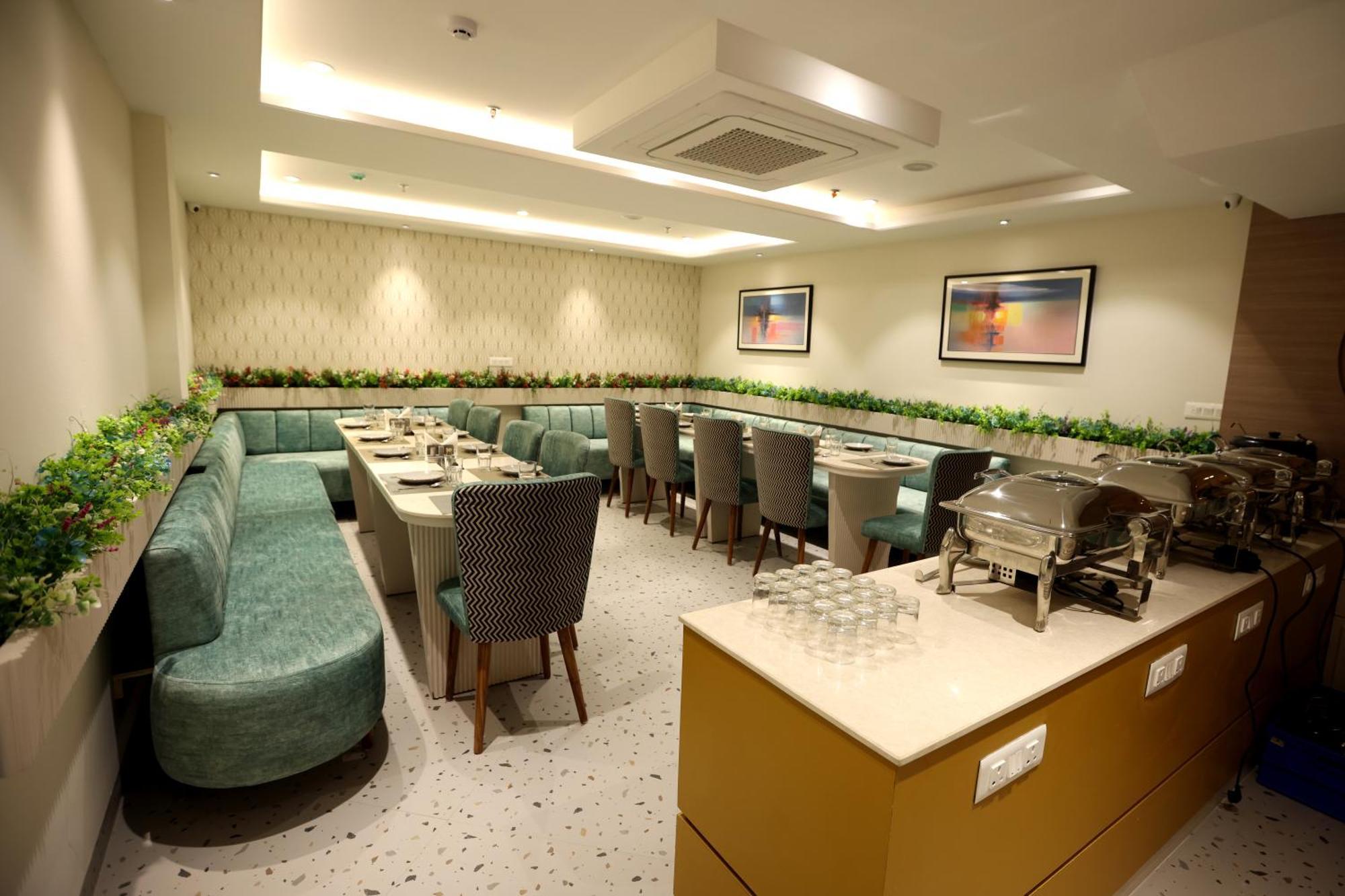 Hiraya Hotels Mohali ภายนอก รูปภาพ