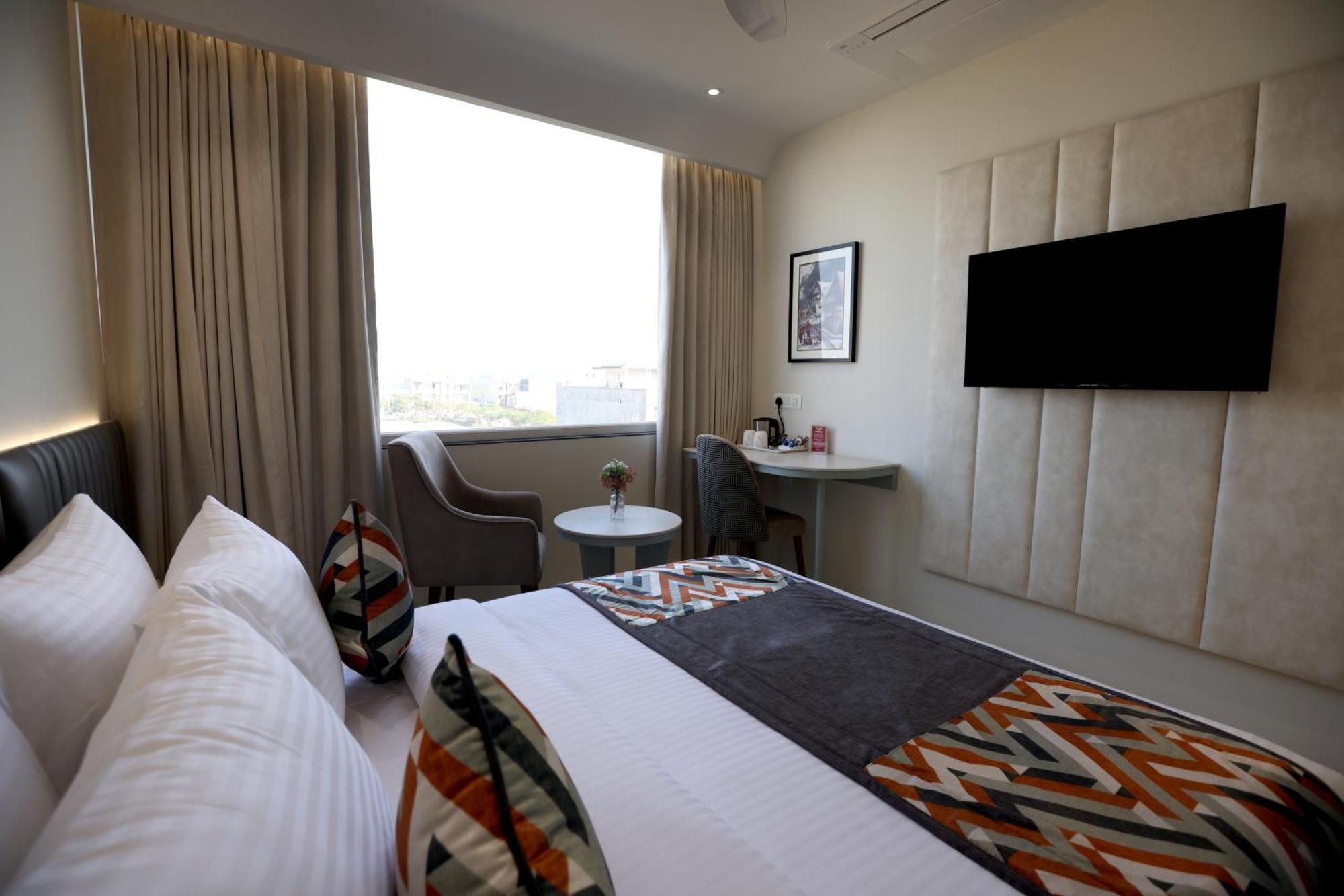 Hiraya Hotels Mohali ภายนอก รูปภาพ