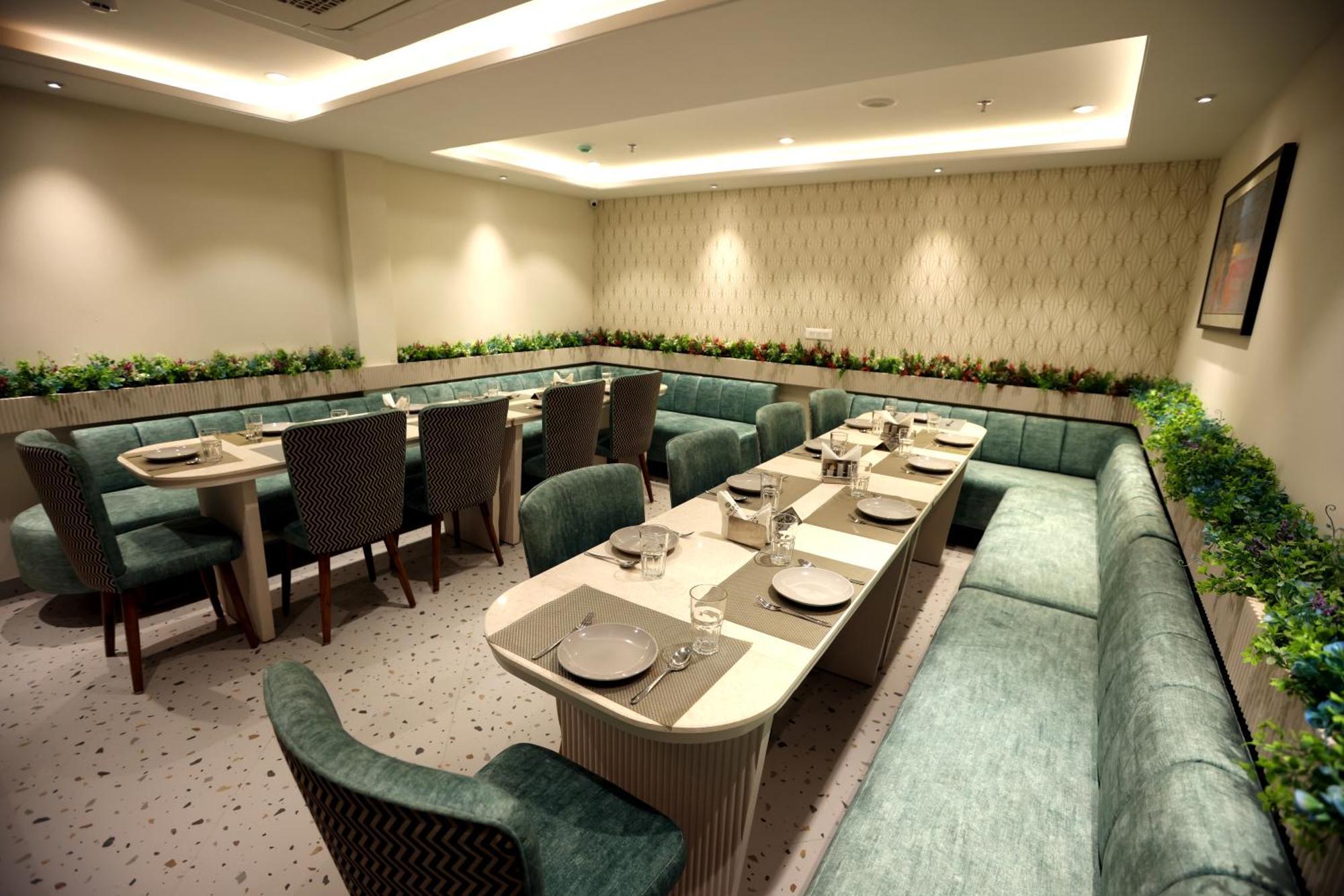 Hiraya Hotels Mohali ภายนอก รูปภาพ