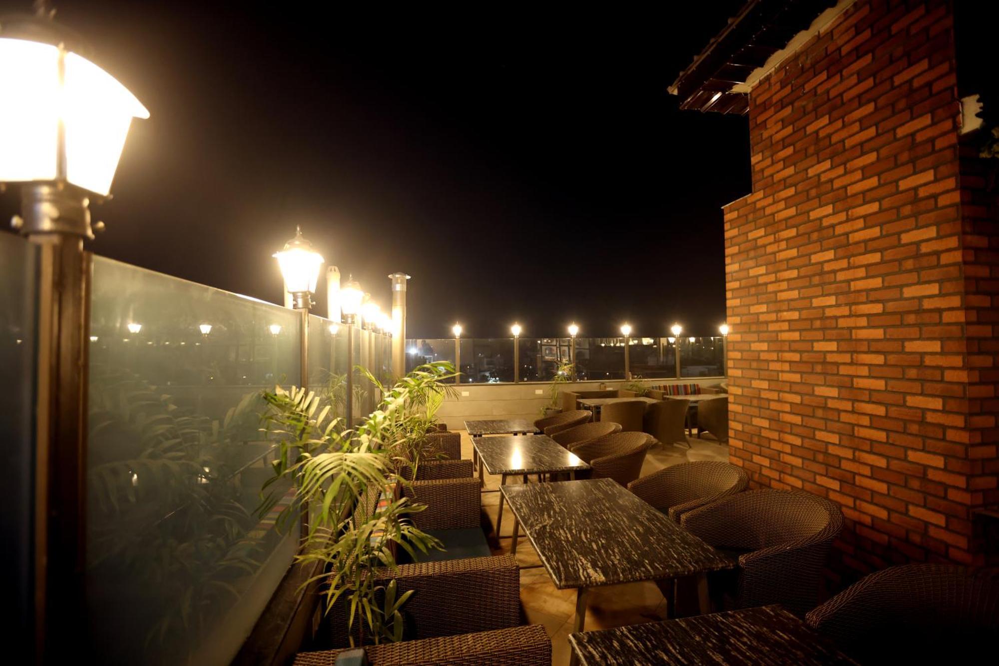 Hiraya Hotels Mohali ภายนอก รูปภาพ